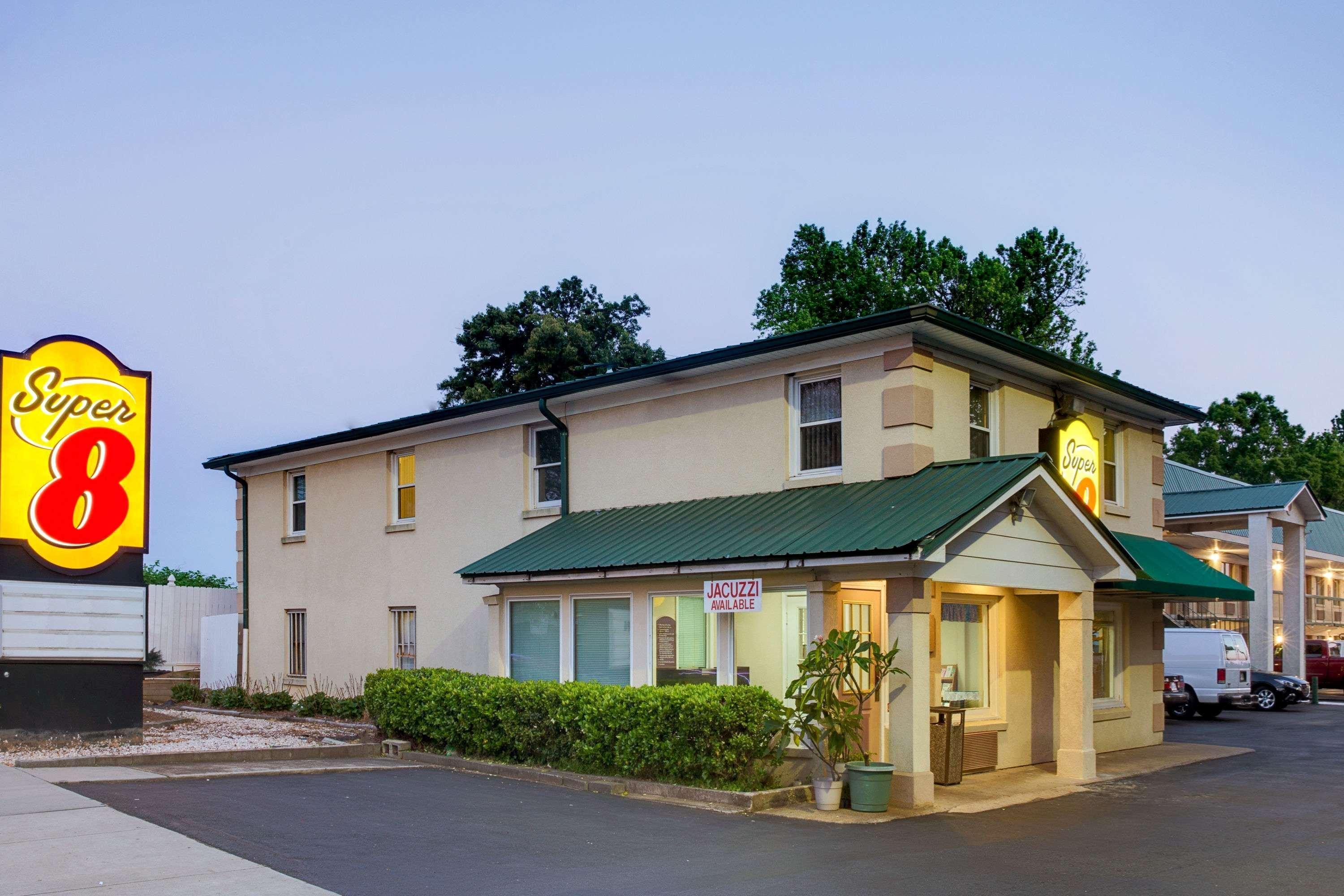 Motel Super 8 By Wyndham Charlotte Downtown Area Exterior foto